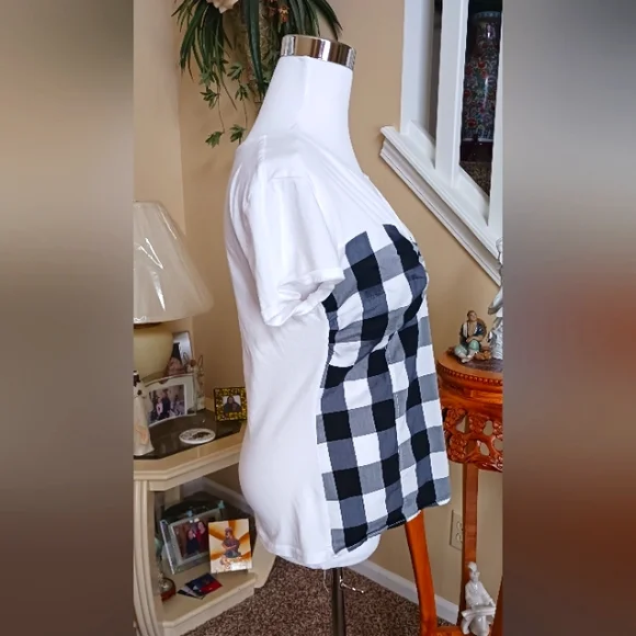 NY&Co. Black/ White checkered top. L EUC - Picture 3 of 7